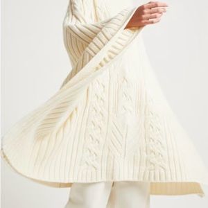 Goop / Bloomer Cable Knit -Poncho